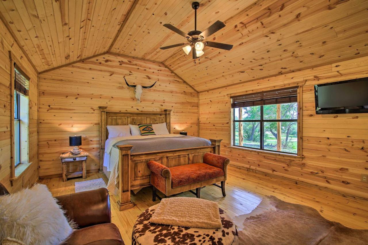 Rustic-Chic Country Cabin - 10 Mi To Main Street! فريدريكسبيرغ المظهر الخارجي الصورة