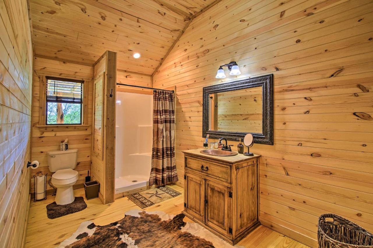 Rustic-Chic Country Cabin - 10 Mi To Main Street! فريدريكسبيرغ المظهر الخارجي الصورة