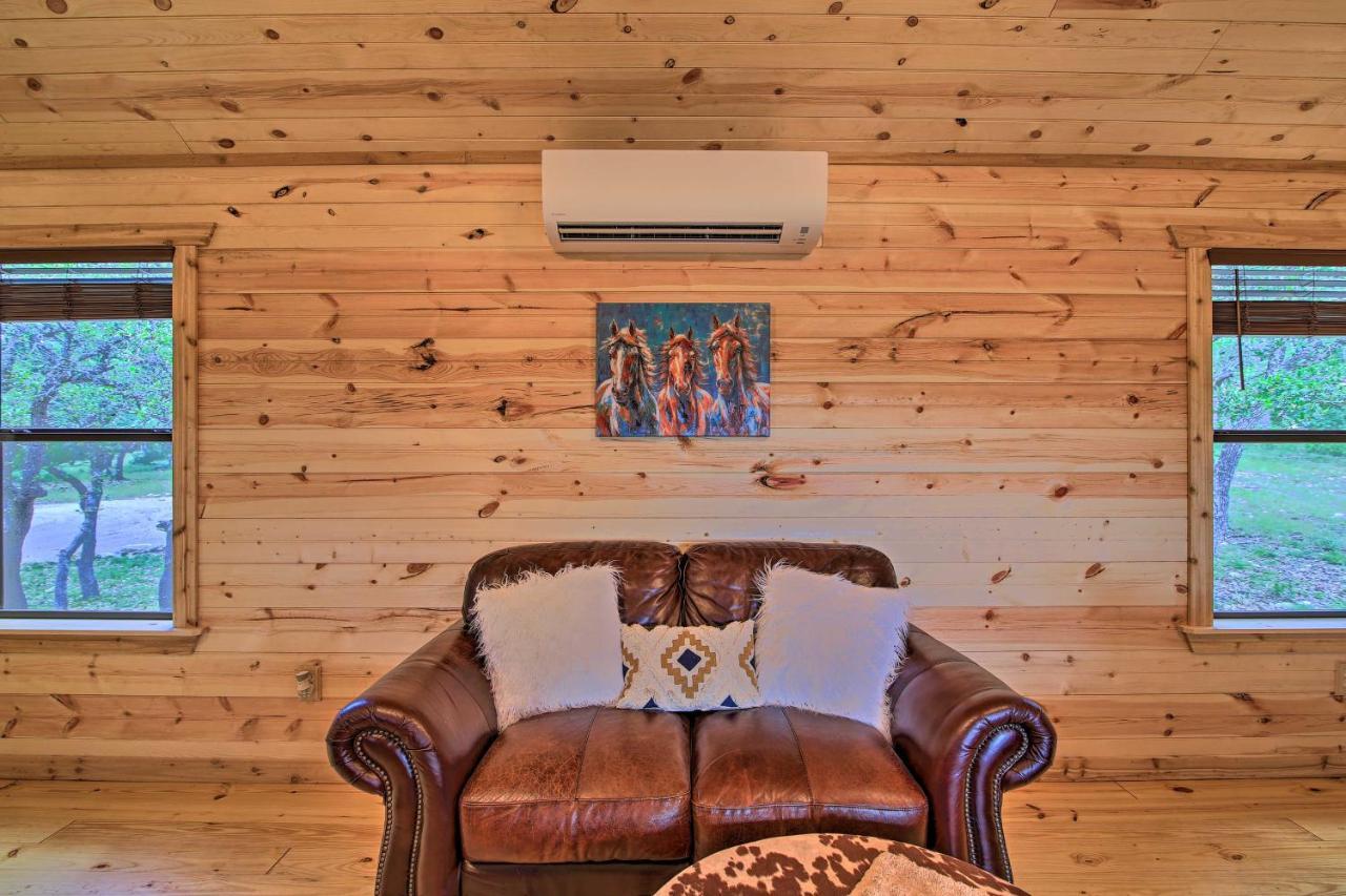 Rustic-Chic Country Cabin - 10 Mi To Main Street! فريدريكسبيرغ المظهر الخارجي الصورة