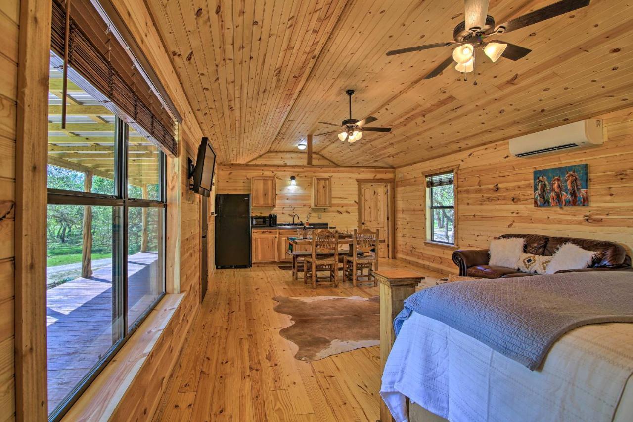Rustic-Chic Country Cabin - 10 Mi To Main Street! فريدريكسبيرغ المظهر الخارجي الصورة