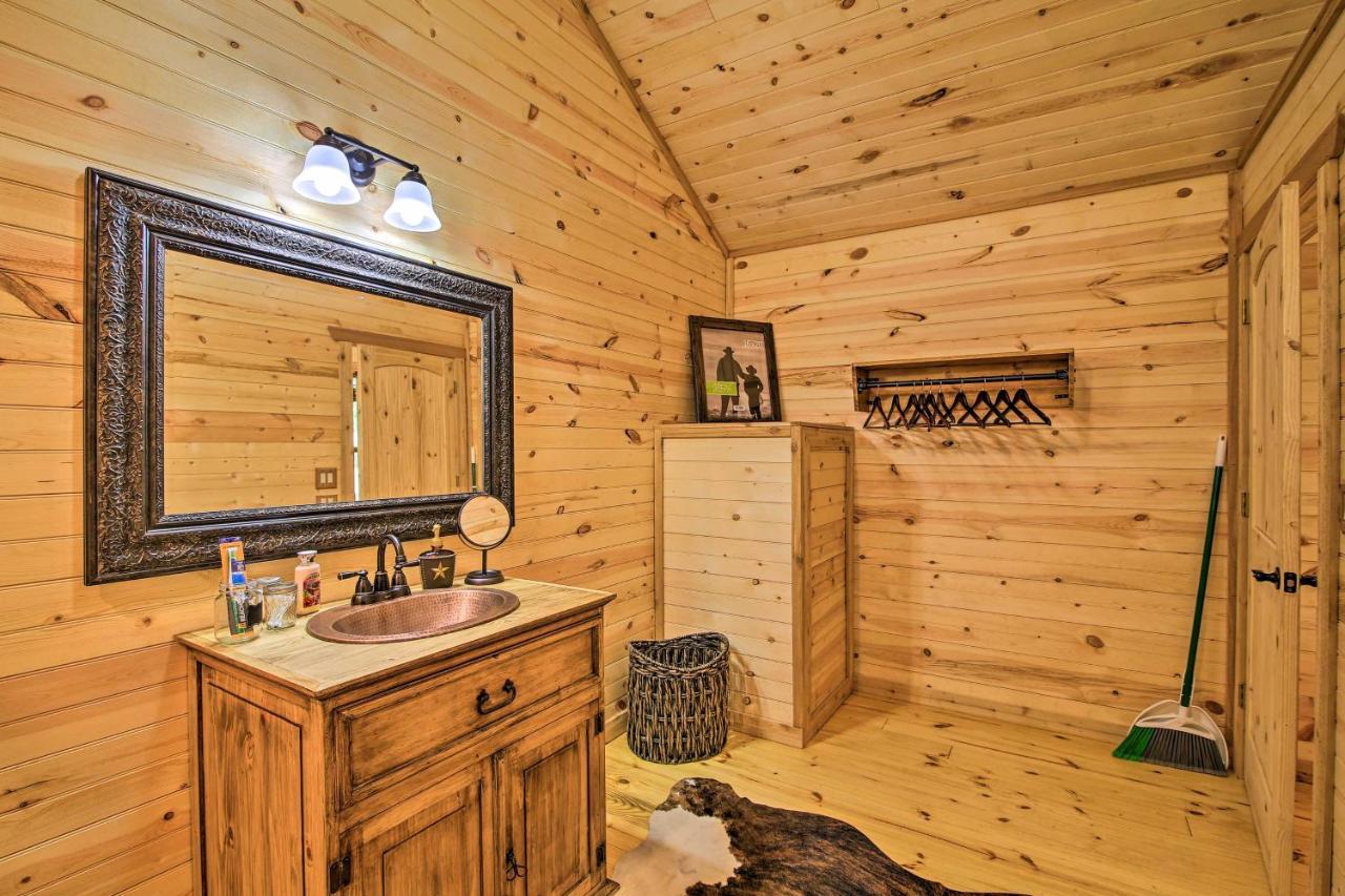 Rustic-Chic Country Cabin - 10 Mi To Main Street! فريدريكسبيرغ المظهر الخارجي الصورة