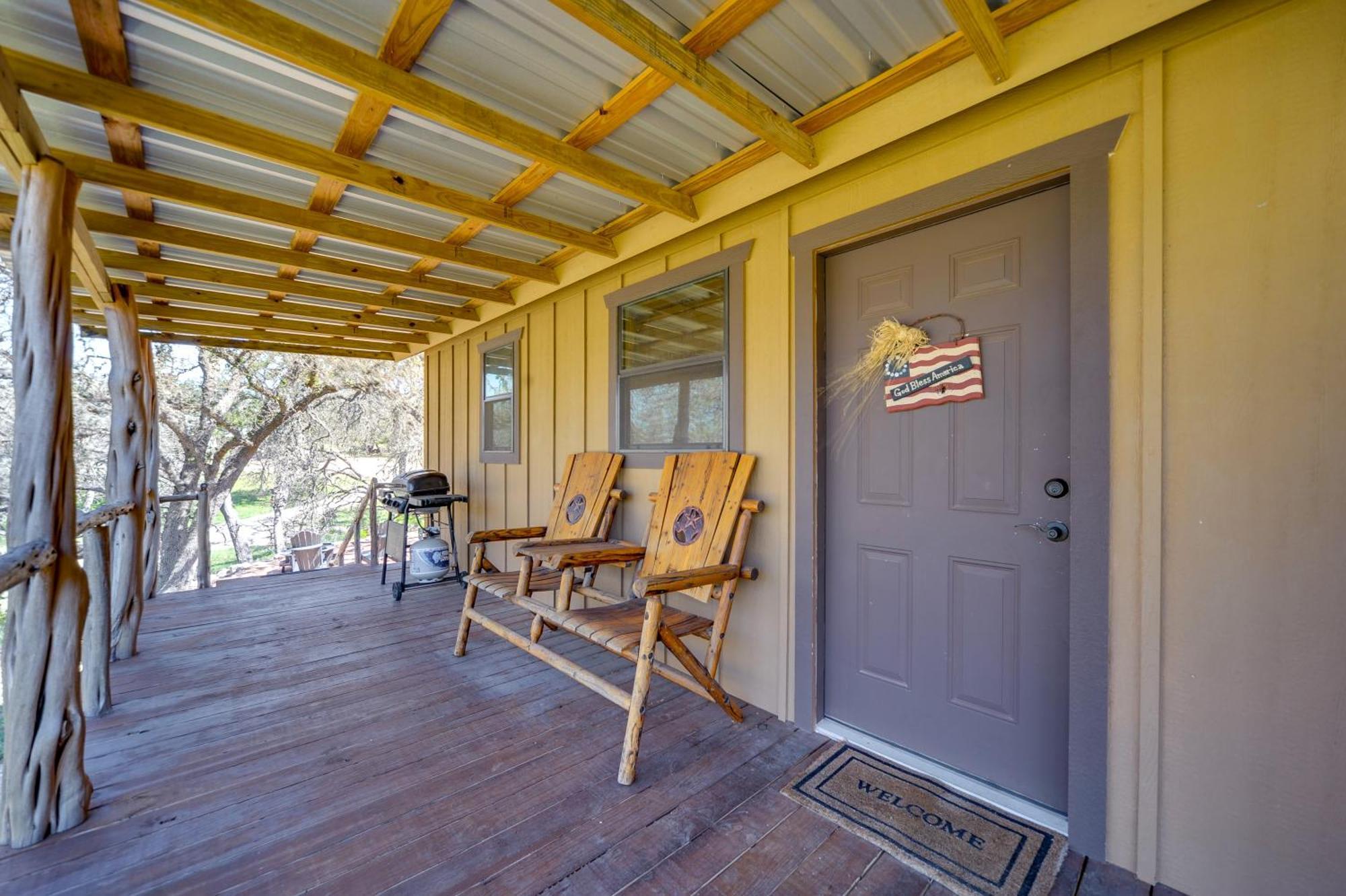 Rustic-Chic Country Cabin - 10 Mi To Main Street! فريدريكسبيرغ المظهر الخارجي الصورة